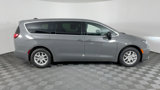 New 2025 Chrysler Pacifica Select image 3