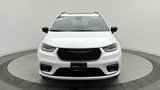 Used 2025 Chrysler Pacifica Limited image 2