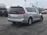 Used 2024 Chrysler Pacifica Touring-L image 3