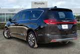 New 2025 Chrysler Pacifica Select image 3