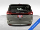 Used 2022 Chrysler Pacifica Touring-L image 5
