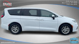 Used 2023 Chrysler Pacifica Touring-L image 4