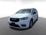 Used 2024 Chrysler Pacifica Touring-L image 5