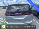 Used 2023 Chrysler Pacifica Touring-L image 6