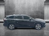 Used 2024 Toyota Highlander XLE image 4