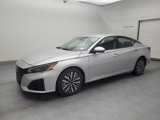 Used 2023 Nissan Altima 2.5 SV image 2