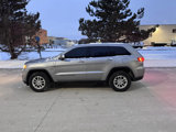 Used 2020 Jeep Grand Cherokee Laredo image 2