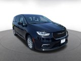 Used 2024 Chrysler Pacifica Touring-L image 3