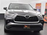Used 2023 Toyota Highlander LE image 3