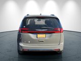 Used 2022 Chrysler Pacifica Touring-L image 6
