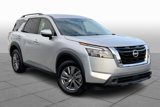 Used 2025 Nissan Pathfinder SV image 2
