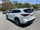 Used 2022 Toyota Highlander XLE image 3