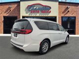 Used 2022 Chrysler Pacifica Touring-L image 3
