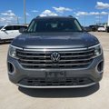 Used 2024 Volkswagen Atlas SE image 2