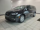 New 2025 Chrysler Pacifica Select image 3