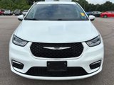 Used 2023 Chrysler Pacifica Touring-L image 2
