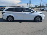 New 2025 Toyota Sienna XLE image 3
