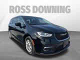 Used 2024 Chrysler Pacifica Touring-L image 3