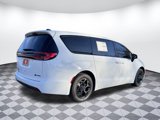 New 2024 Chrysler Pacifica Limited w/ Uconnect Theater Family Group image 3