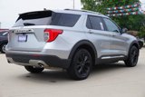 Used 2023 Ford Explorer Limited image 3