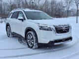 New 2025 Nissan Pathfinder SL image 2