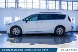 Used 2023 Chrysler Pacifica Limited image 2