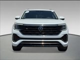 Certified 2025 Volkswagen Atlas SEL Premium R-Line image 2