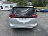 Used 2024 Chrysler Pacifica Touring-L image 4