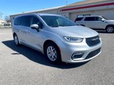 Used 2023 Chrysler Pacifica Touring-L image 3