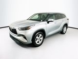 Used 2024 Toyota Highlander LE image 3