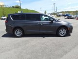 Used 2023 Chrysler Pacifica Touring-L image 3