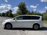 Used 2022 Chrysler Pacifica Touring-L image 6