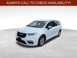Used 2023 Chrysler Pacifica Touring-L image 3