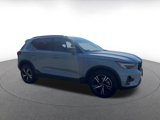 Used 2024 Volvo XC40 B5 Core image 2