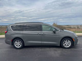 Used 2022 Chrysler Pacifica Touring-L image 2