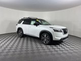 New 2025 Nissan Pathfinder Platinum image 2