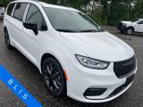 New 2025 Chrysler Pacifica Limited image 4