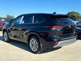 New 2025 Toyota Highlander Platinum image 3