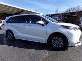 Used 2024 Toyota Sienna XLE image 3