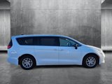 Used 2024 Chrysler Pacifica Touring-L image 4