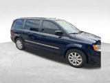 Used 2015 Chrysler Town & Country Touring image 4