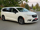 Used 2024 Chrysler Pacifica Limited image 3