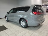 New 2025 Chrysler Pacifica Select image 4
