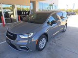 New 2025 Chrysler Pacifica Select image 3