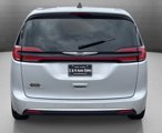 Used 2023 Chrysler Pacifica Touring-L image 4