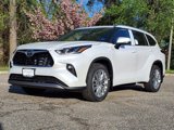 New 2025 Toyota Highlander Platinum image 4