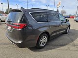 Used 2022 Chrysler Pacifica Touring-L image 5