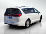 Used 2022 Chrysler Pacifica Touring-L image 5