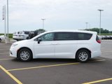 New 2025 Chrysler Pacifica Select image 3
