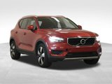 Used 2019 Volvo XC40 T5 Momentum image 2